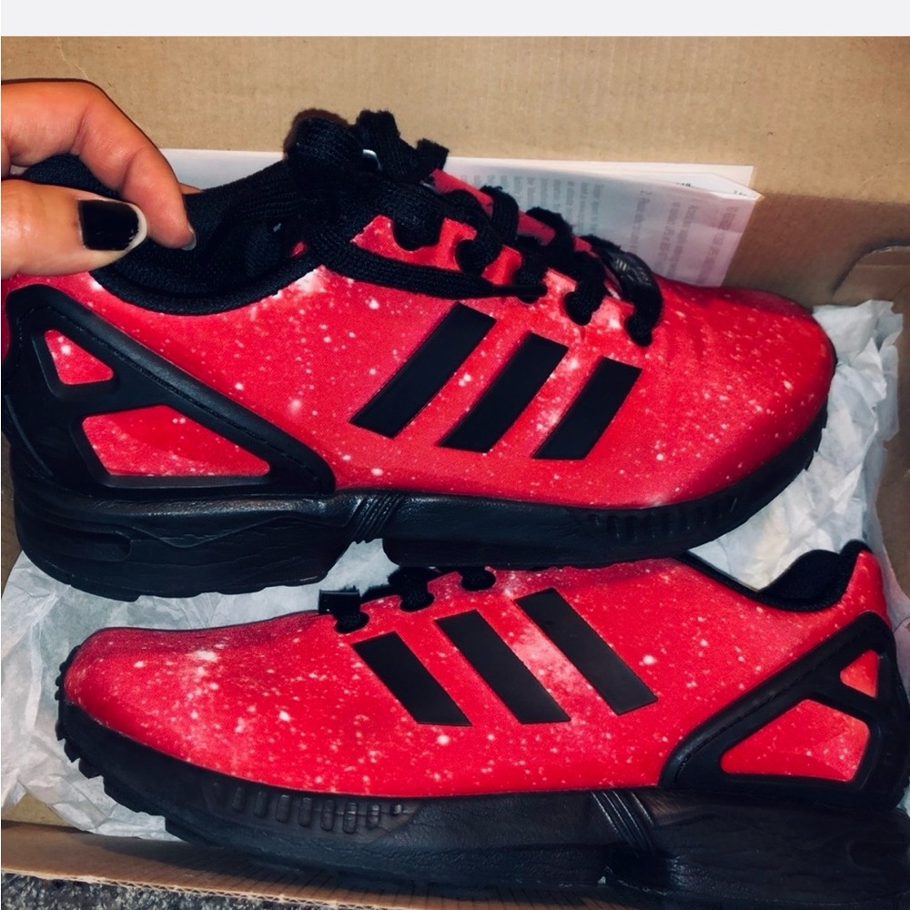 ❤️Adidas Torsion Red and Black Speckled Sneakers!